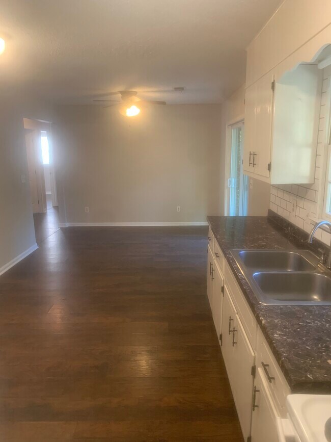Building Photo - 5016 Merlin Dr