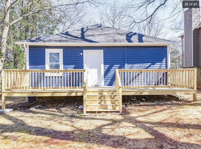 Back Exterior and Deck - 1395 Beatie Ave SW