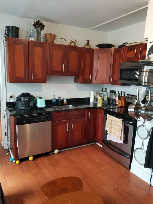 Building Photo - Spacious studio in a great area in Fishtown