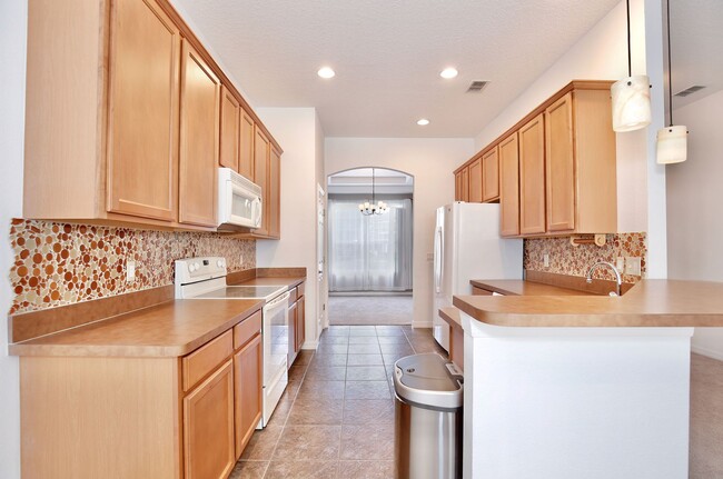 Building Photo - Beautiful 3/2.5 Spacious Townhome with a P...