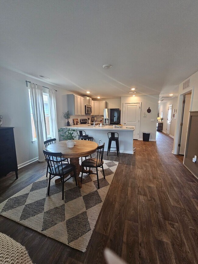 Building Photo - 4 Bedroom Home in Surf City!