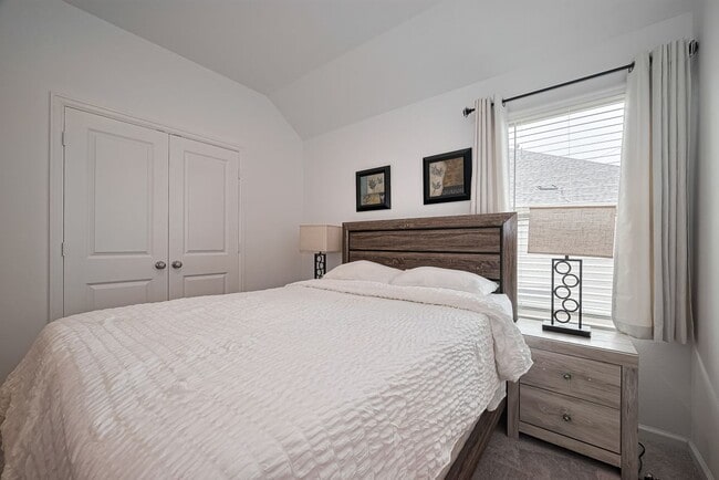 Building Photo - 5435 Holly Hvn Ct
