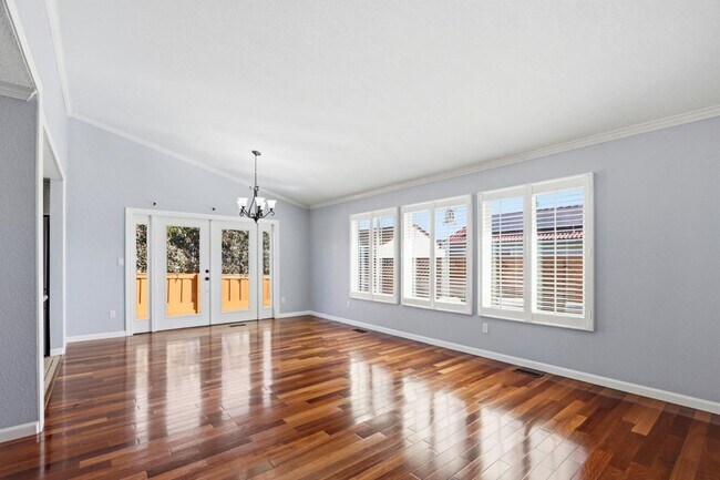 Building Photo - 623 Via Primavera Ct