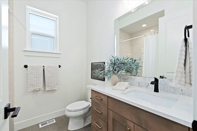 Building Photo - Brand new home stunning Valor Estates in Kuna