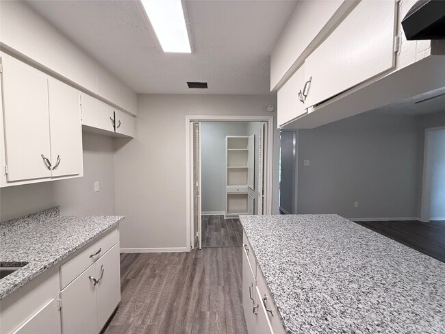 Building Photo - 7301 Cardinal Cir