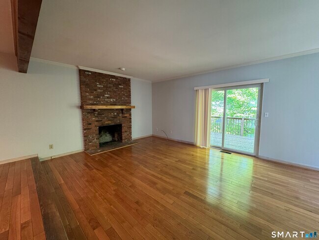 Building Photo - 223 Deer Run