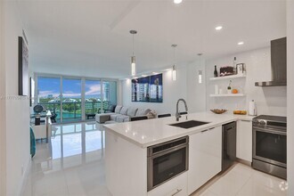 Building Photo - 100 Bayview Dr