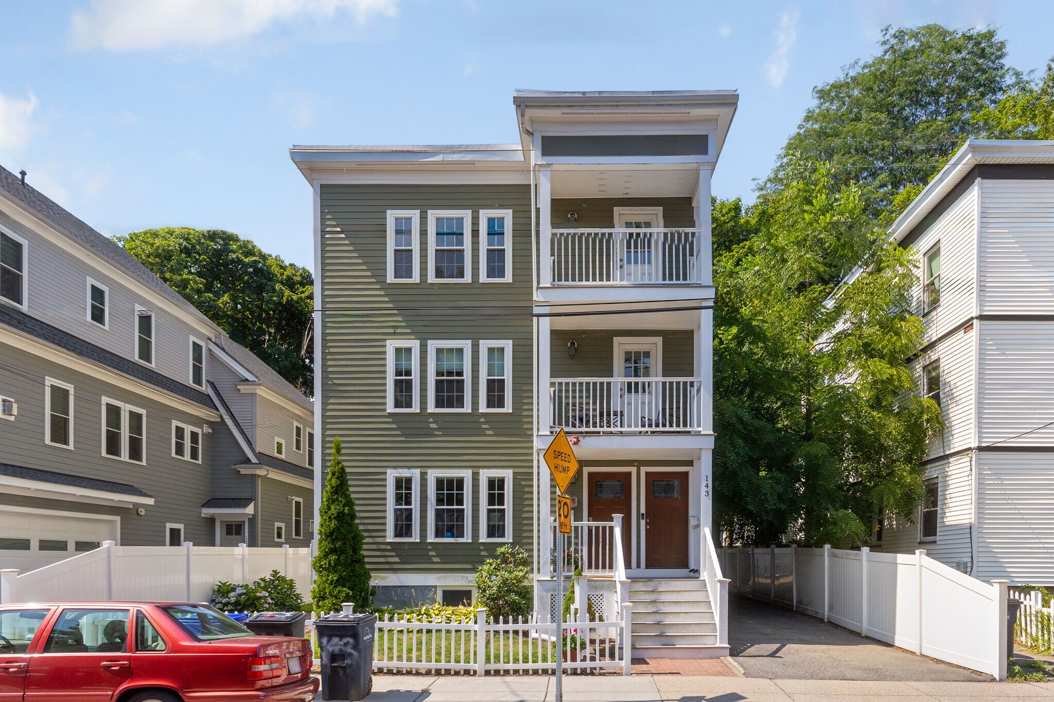 Building Photo - 143 Williams St