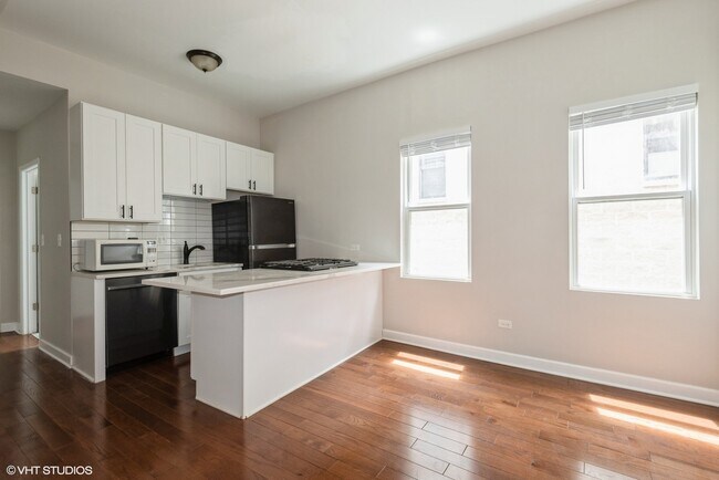 Building Photo - 3505 N Sheffield Ave