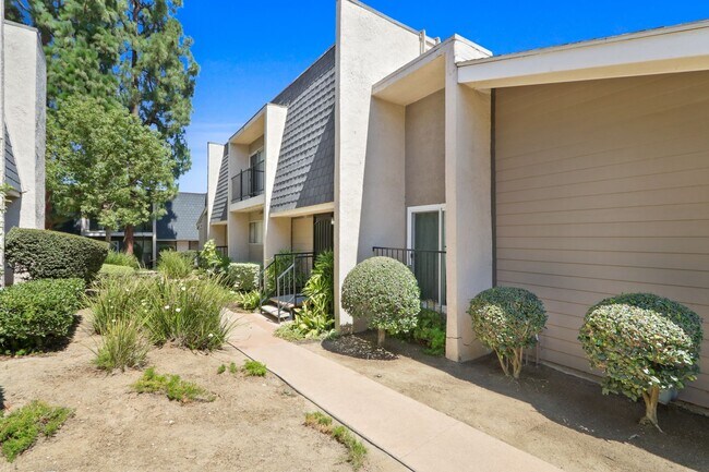 Building Photo - Recently Renovated Multi-Level Condo