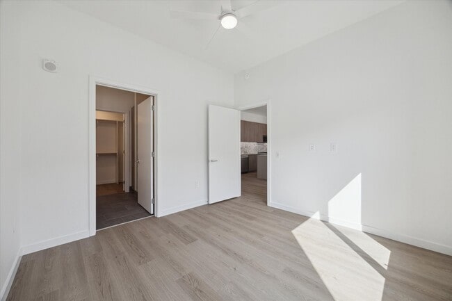 Building Photo - 1 Riva Row