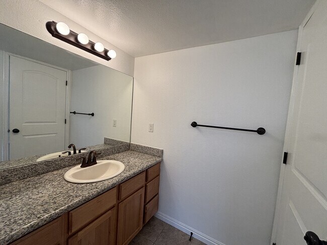 Building Photo - 5700 S 900 E
