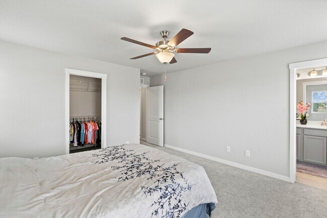 Building Photo - Modern 4BD/3BA Home with Covered Balcony &...
