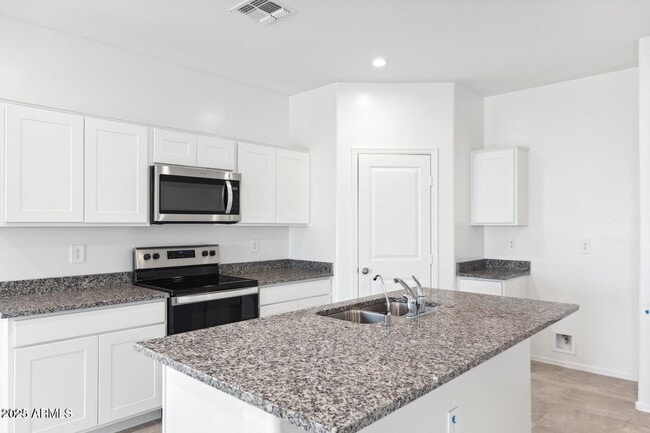 Building Photo - 1597 E Squire Dr