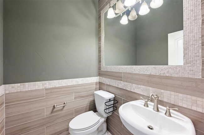 Building Photo - 8501 High Summit Ln