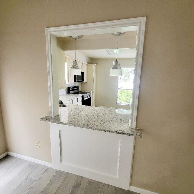 Building Photo - 16430 Clearwater Cir