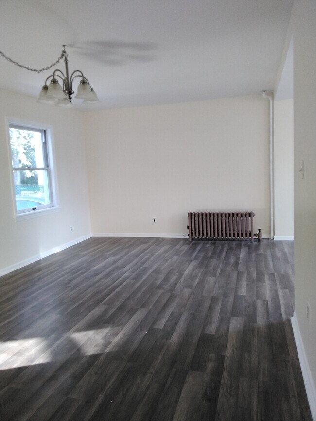 Building Photo - 295 Center St