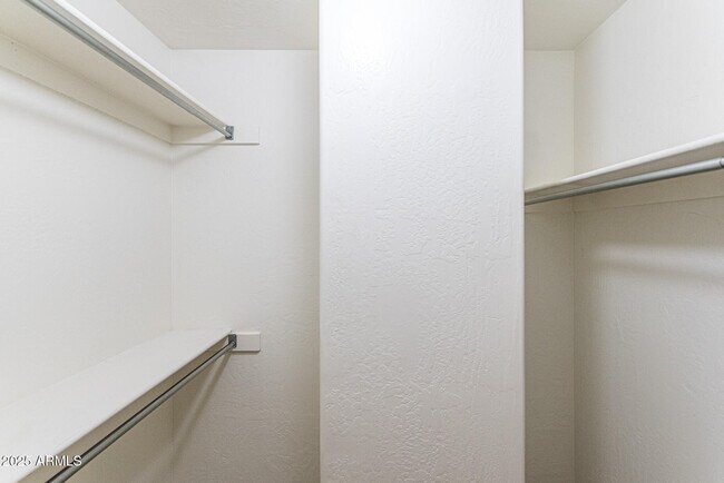 Building Photo - 4641 E Towne Ln