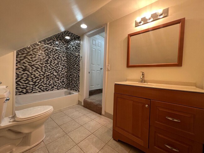 Building Photo - 3 Bedroom Home for Rent