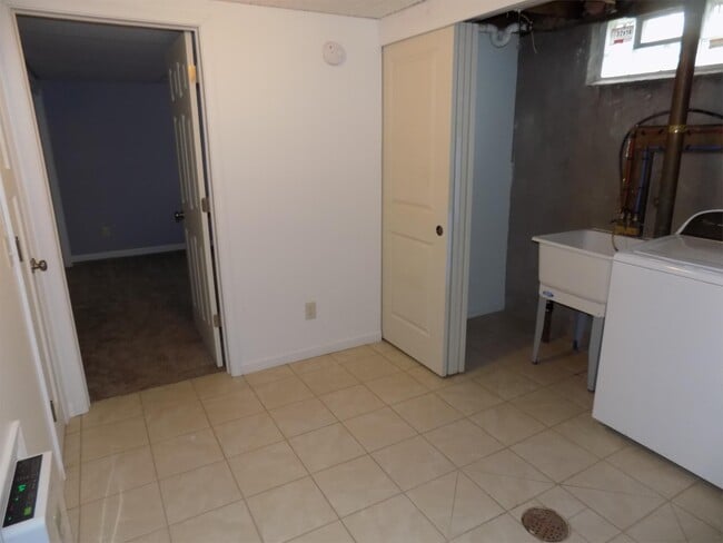 Building Photo - 1005 E North St