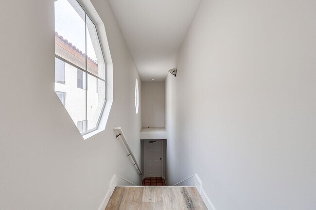 Building Photo - 926 S Leland St