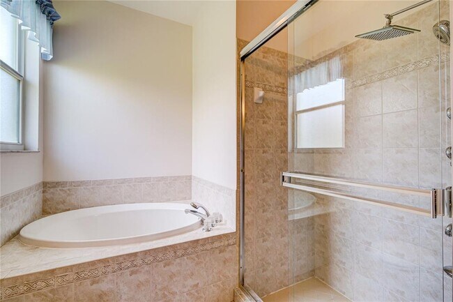 Building Photo - 5621 52nd Ave W