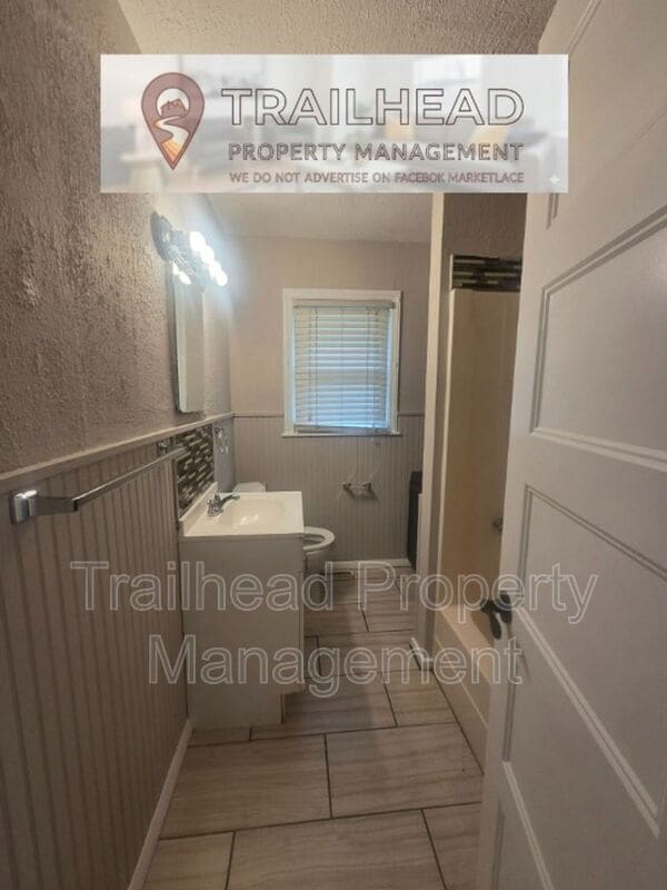 Building Photo - 13629 Applewood Dr