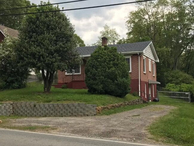 Building Photo - 597 Emma Rd