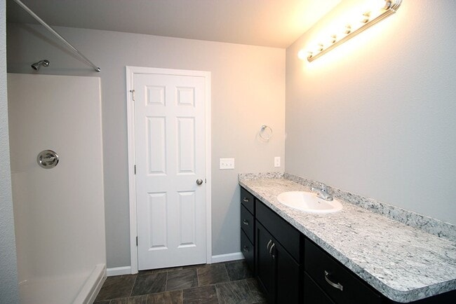 Building Photo - Amazing home in a quiet location!