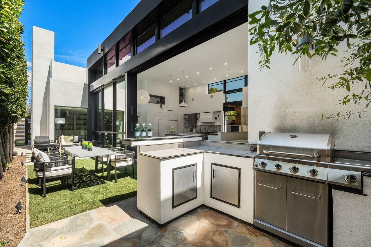 Building Photo - 8617 Higuera St