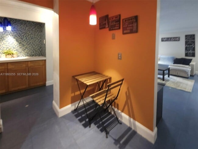 Building Photo - 401 Golden Isles Dr
