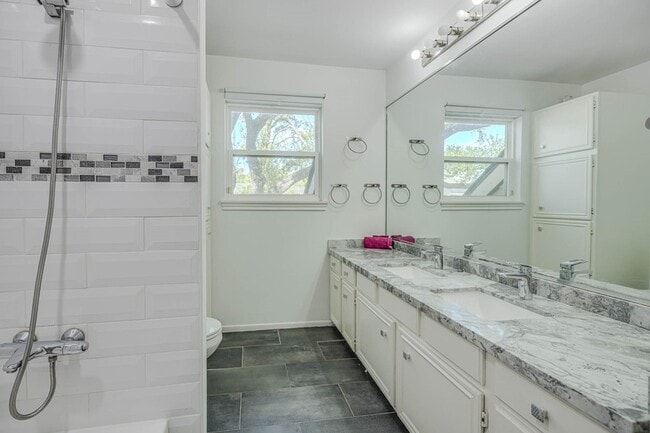 Building Photo - 12458 Woodthorpe Ln