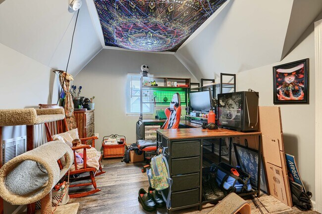 Building Photo - 304 Collins Ave