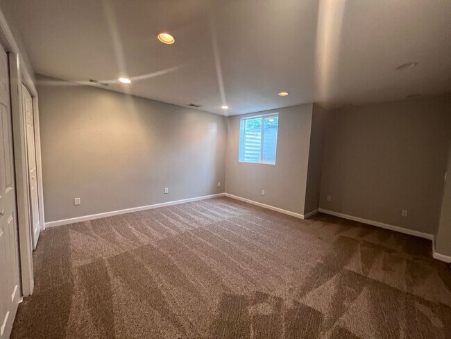 Building Photo - 1795 Forest Lake Dr SE