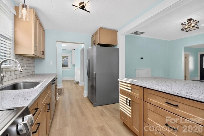 Building Photo - 204 E McNeely Ave