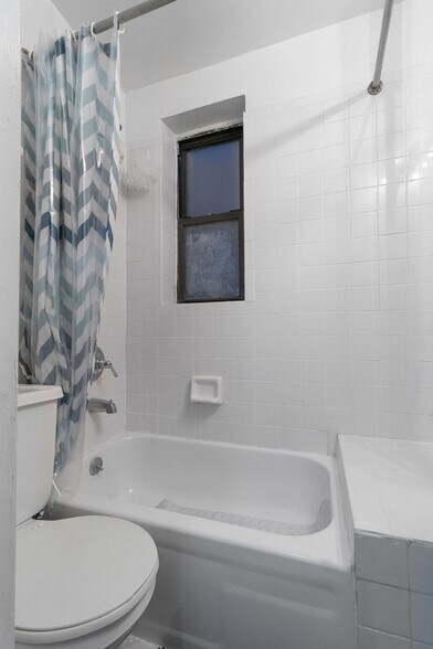Building Photo - 1676 3rd Ave