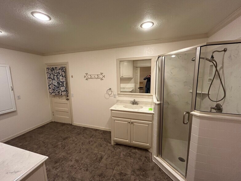 Guest Bath Laundry Room - 1503 Tulip Dr