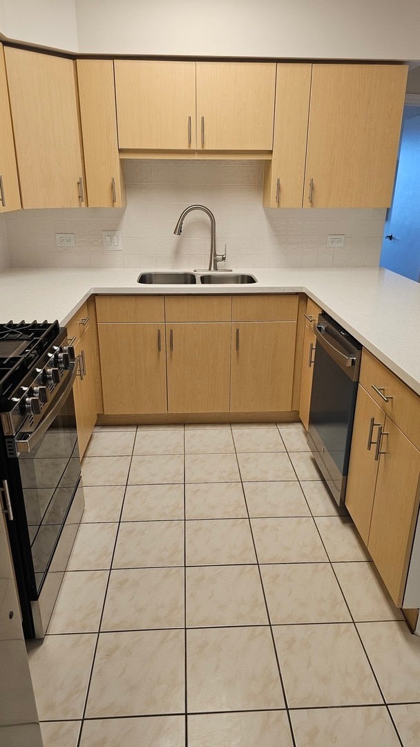 Building Photo - 675 Pearson St