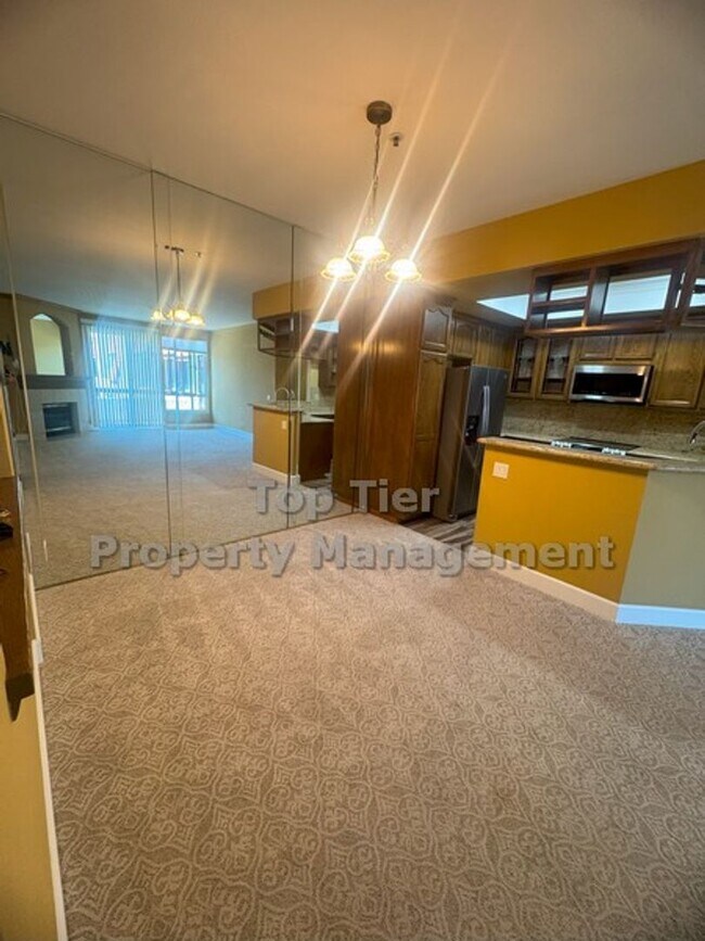 Building Photo - Upgraded Top-Floor 2 bed/ 2 bath with Pool...