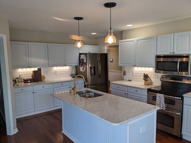 Building Photo - Blue Heron Bay Home Available Now!
