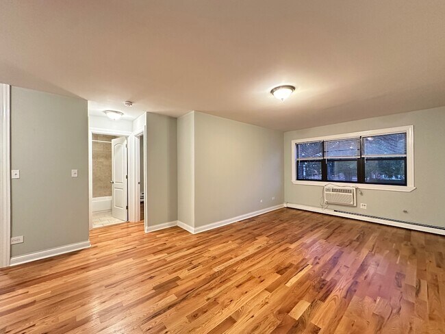 Building Photo - 693 Elm Pl