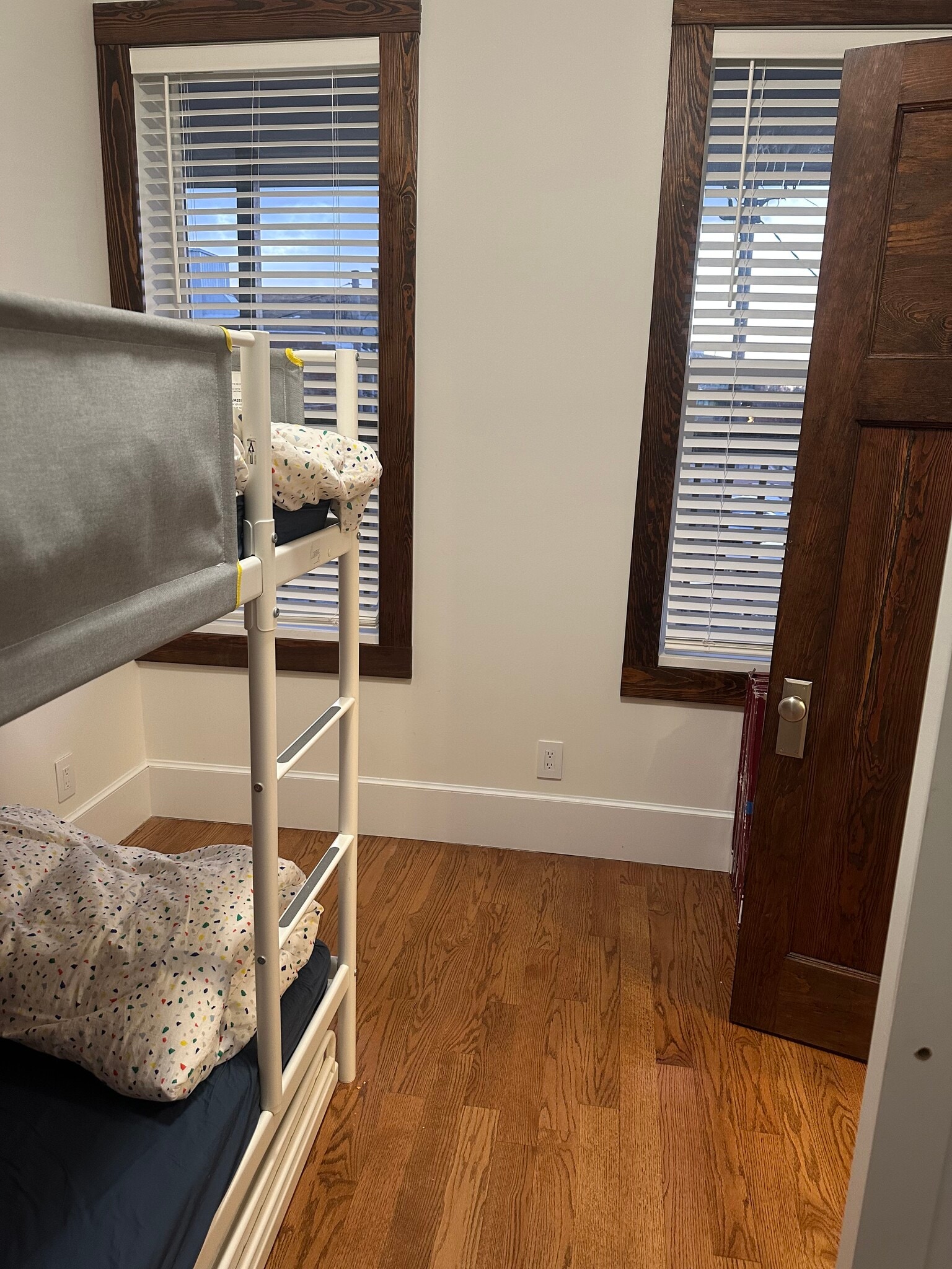 Building Photo - 418 Pleasant St