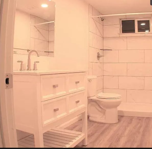 Remodeled bathroom - 6482 Zephyr St