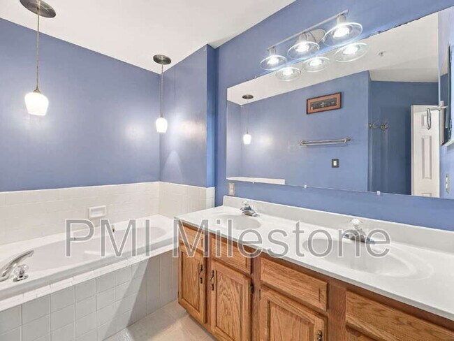 Building Photo - 2132 Bristol Dr