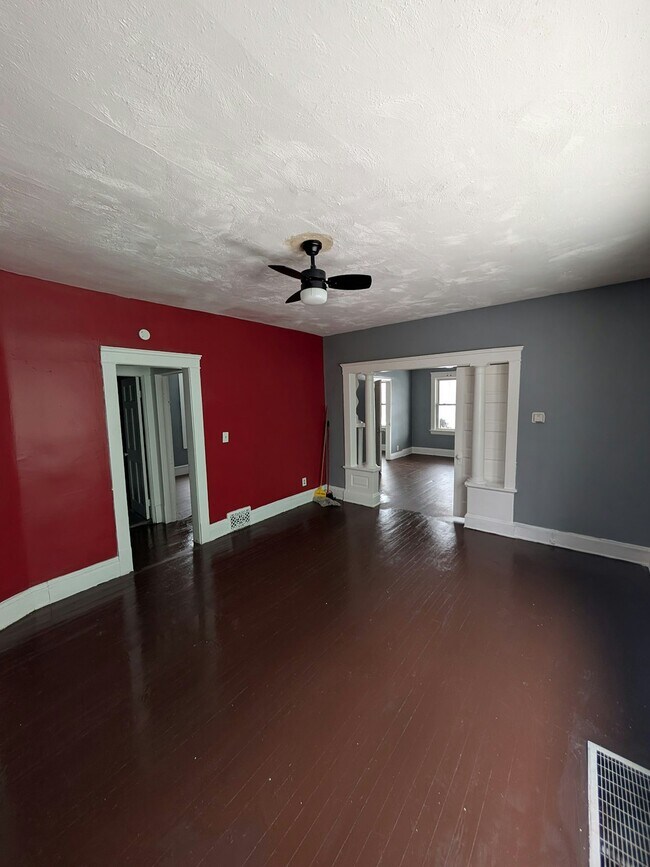 Primary Photo - 3326 W 73rd St