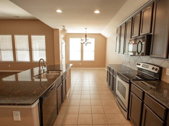 Building Photo - 417 Hackberry Dr