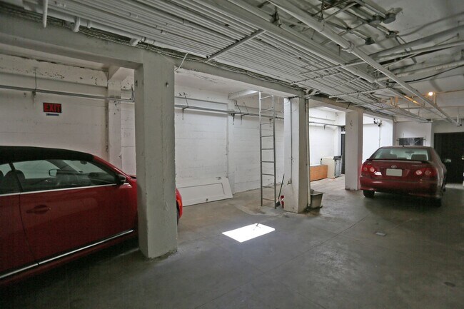 Building Photo - Attractive, second floor downtown studio o...