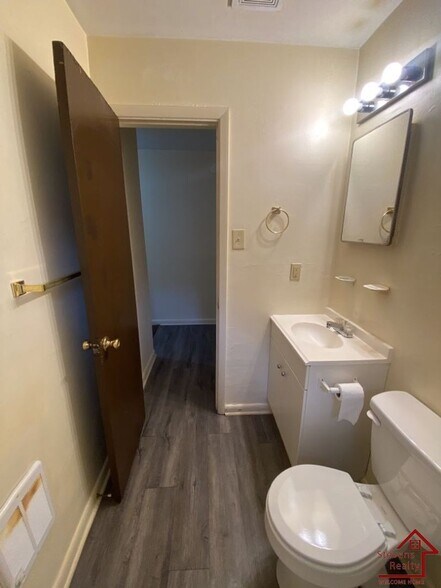 Building Photo - 1918 Ivy St