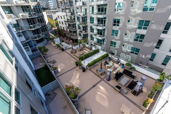 Building Photo - ***2 BED 2 BATH CONDO***PET-FRIENDLY***ASS...