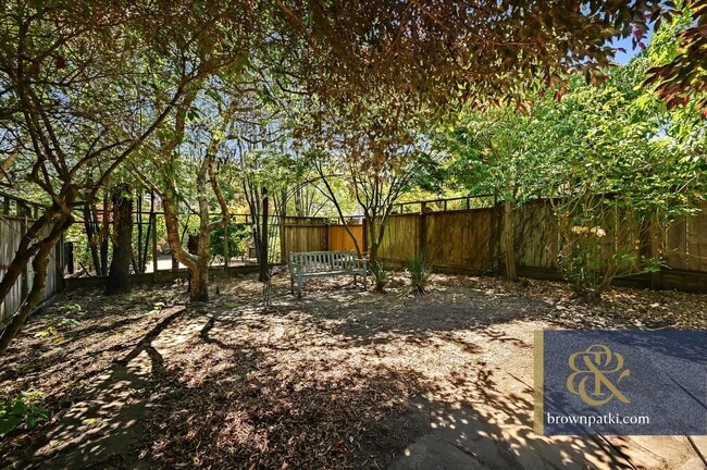 Building Photo - 33 Ford St